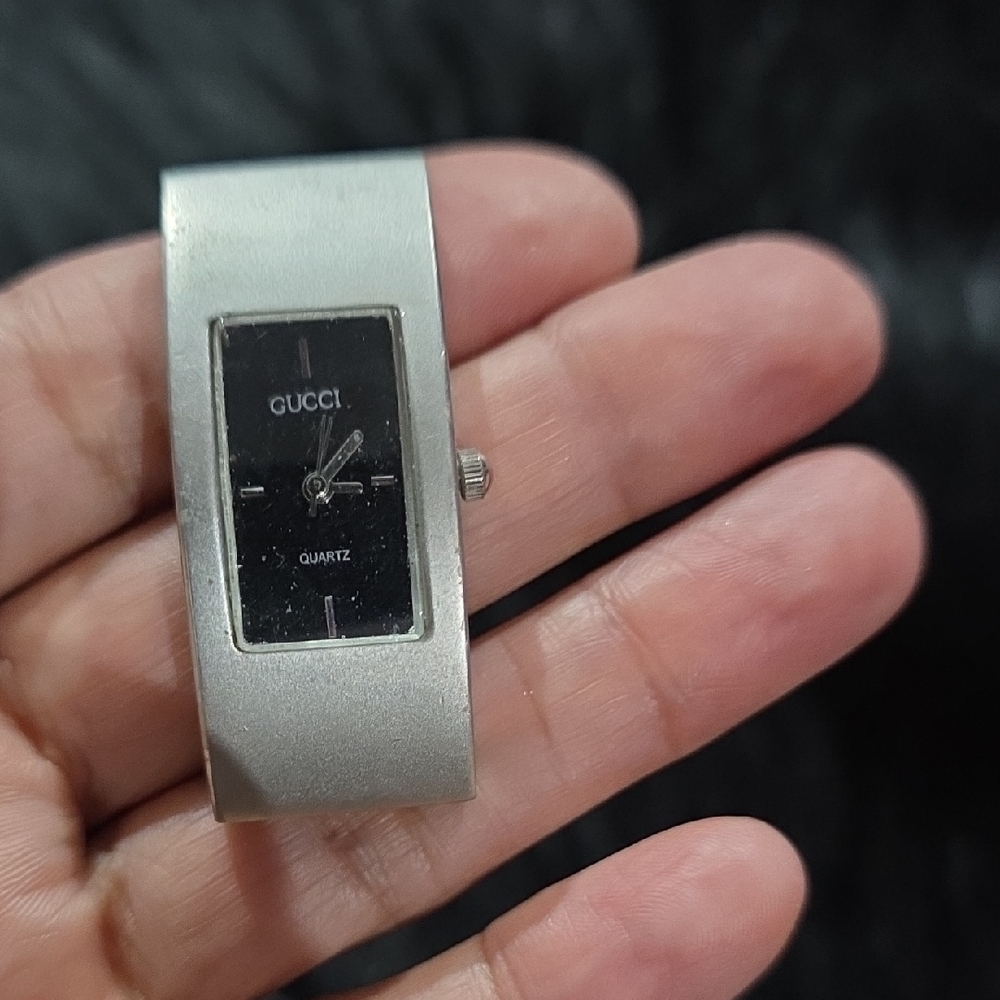 Gucci  Silver Watch with Black Dial Women.  NO BAND!